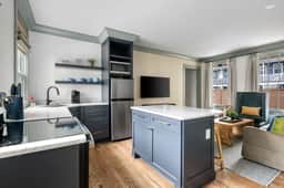 154 E Spring