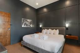 EH #2 King Room NWB