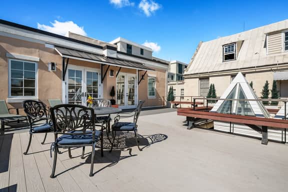 337 King St
